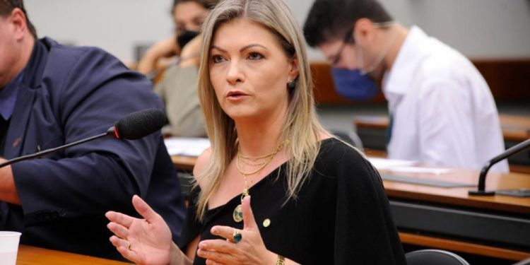 Produção de vacinas por laboratórios de saúde animal é pauta prioritária da FPA