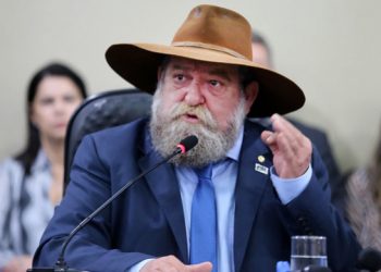 Covid-19: Câmara aprova projeto que prioriza caminhoneiros em plano de vacinação