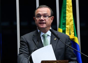 Plenário da Câmara aprova a produção de vacina contra covid-19 pela indústria veterinária