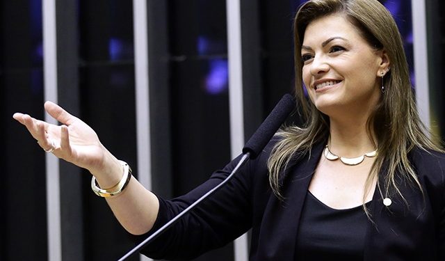 Plenário da Câmara aprova a produção de vacina contra covid-19 pela indústria veterinária