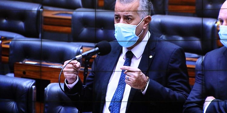 Comissão aprova projeto que concede desconto nas tarifas de energia elétrica aos produtores de leite