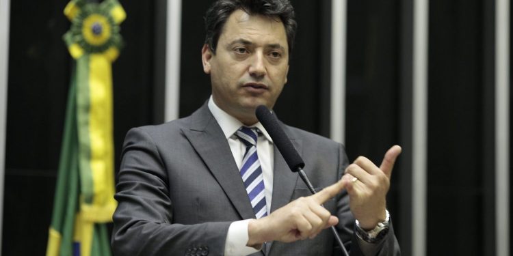 Plenário da Câmara aprova a produção de vacina contra covid-19 pela indústria veterinária