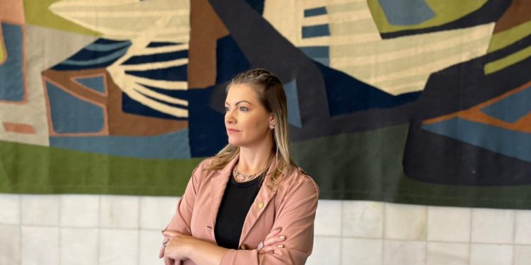 Plenário da Câmara aprova a produção de vacina contra covid-19 pela indústria veterinária