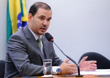 Vicentinho Júnior entrega relatório da MP 1050 e diz que documento atende reivindicações do setor