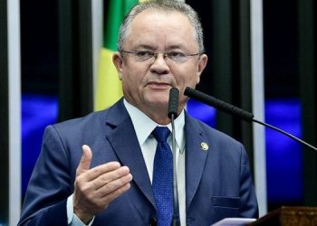 Senadores se reúnem para debater a proposta da Reforma do Imposto de Renda