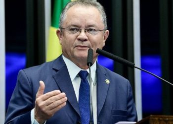 Senadores se reúnem para debater a proposta da Reforma do Imposto de Renda