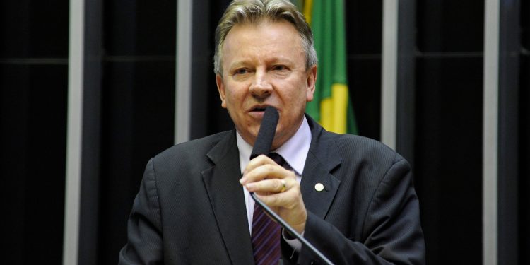 Câmara aprova projeto que aumenta prazo para obtenção de habilitação definitiva em programa de leite