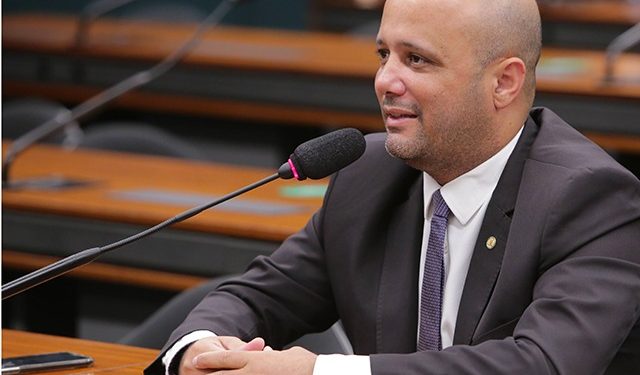 Projeto estabelece percentual mínimo para aquisição de leite com recursos do Programa Nacional de Alimentação Escolar