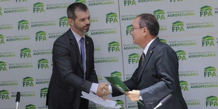 Escassez de fertilizantes e Reforma Tributária norteiam reunião da FPA