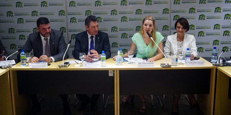 “O agro tem como foco a universalização das telecomunicações no meio rural,” diz presidente da FPA