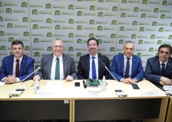 Reforma tributária e invasões de terras norteiam reunião com presidentes de comissões