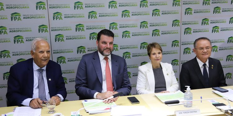 Presidente da FPA diz que PEC 46 é mais “simpática” ao setor agropecuário