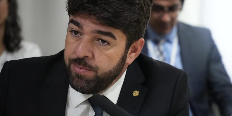 Derrubada de vetos e invasões de terras são debatidas em reunião da FPA