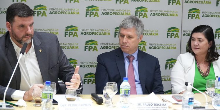 “Plano Safra precisa ser robusto e atender aos anseios dos produtores rurais”, diz Pedro Lupion durante reunião com o ministro Paulo Teixeira
