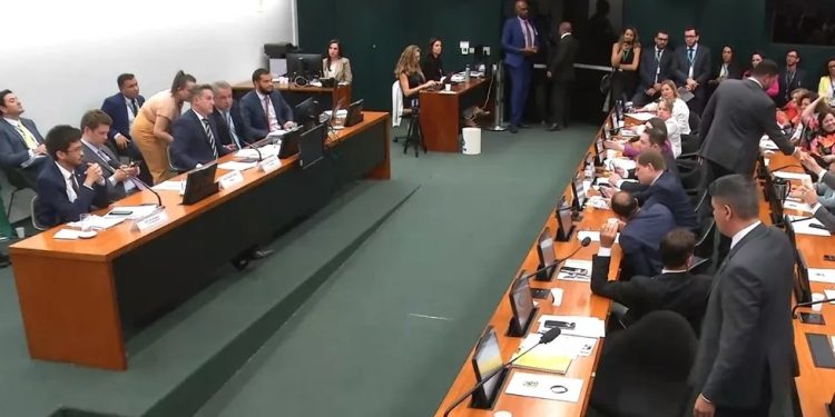 CPI das invasões de terras aprova convocação de José Rainha e Pedro Stédile 