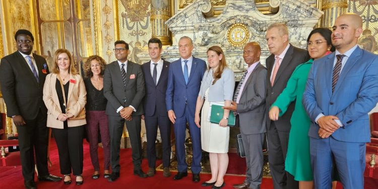 Zé Silva participa de missão interparlamentar na França para debater pauta verde