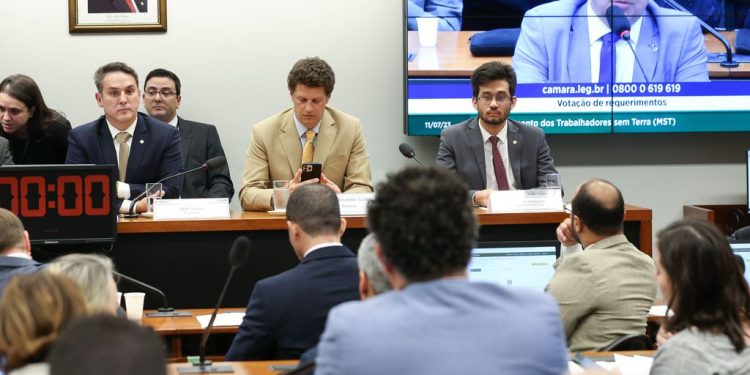 CPI das invasões de terra retoma sessões com convocação de ex-ministro do GSI