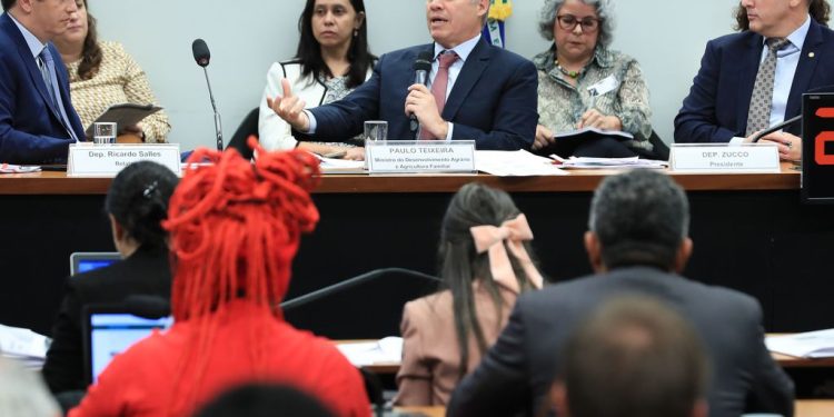 Paulo Teixeira depõe na CPI das Invasões de Terra após anulação do depoimento de Rui Costa