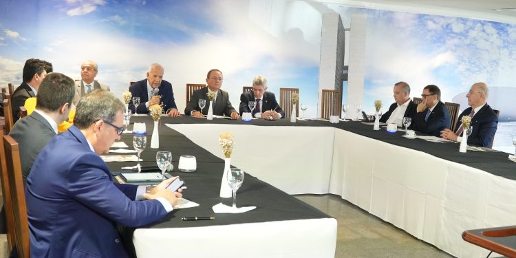 Senadores da FPA se reúnem para debater reforma tributária