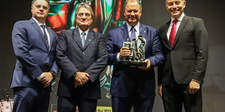 Alceu Moreira é eleito a personalidade política nacional do agro gaúcho em 2023