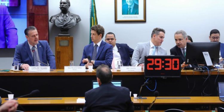 CPI das Invasões de Terra ouve ministro da Agricultura