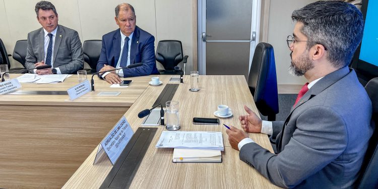 Avançam as tratativas para simplificar o trânsito de máquinas agrícolas em vias públicas