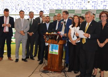 Lideranças anunciam suspensão de obstrução dos trabalhos na Câmara