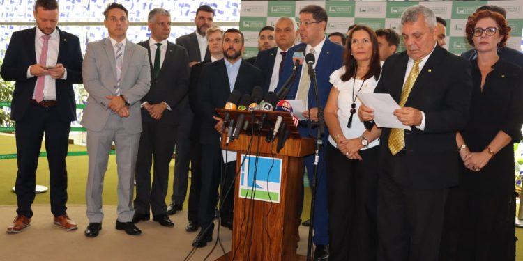 Lideranças anunciam suspensão de obstrução dos trabalhos na Câmara