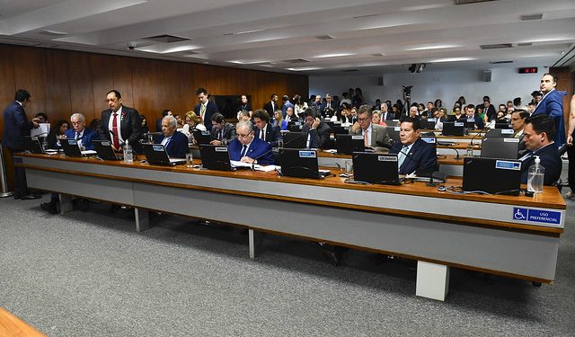 Reforma Tributária é aprovada na Comissão de Constituição e Justiça do Senado