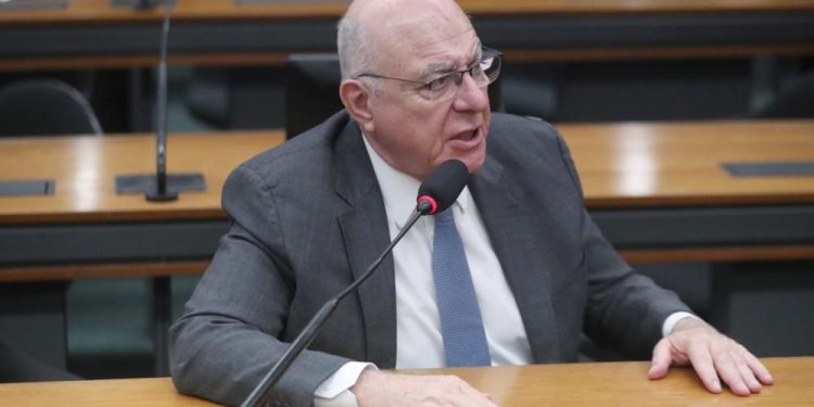 Projeto que trata da tributação de investimentos em offshores avança no Senado