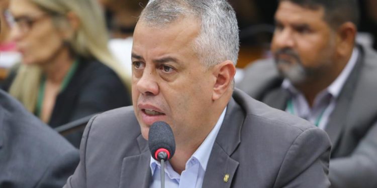 Projeto permite que trabalhador safrista continue recebendo benefícios sociais