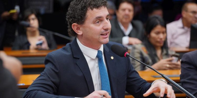 Comissão aprova convite ao Ministro da Educação para explicar questões ideológicas do Enem