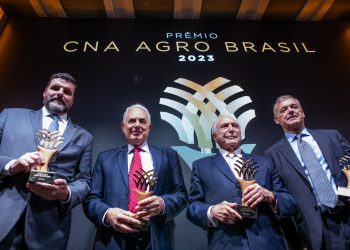 Presidente da FPA recebe prêmio CNA Agro Brasil 2023