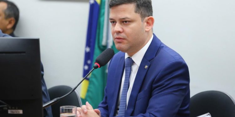 Parlamentares buscam autonomia brasileira na produção de insumos agrícolas