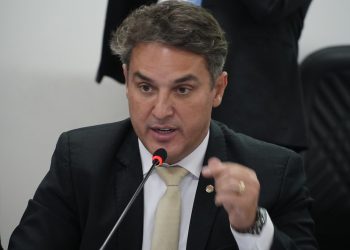 Câmara aprova urgência para projeto que pune invasores de terra