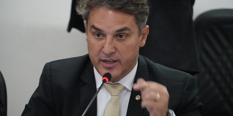 Câmara aprova urgência para projeto que pune invasores de terra