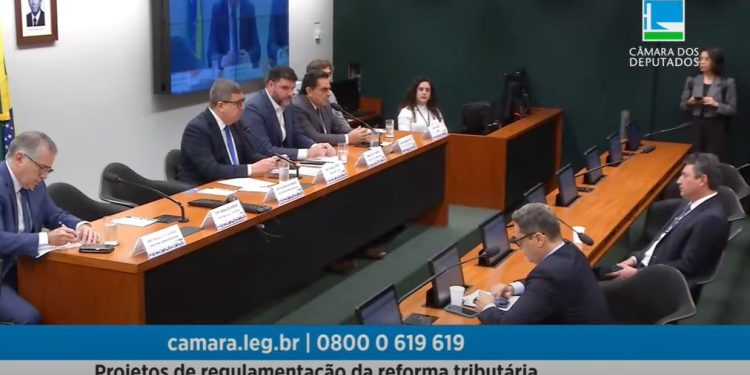 Câmara realiza audiência pública e discute regulamentação da reforma tributária