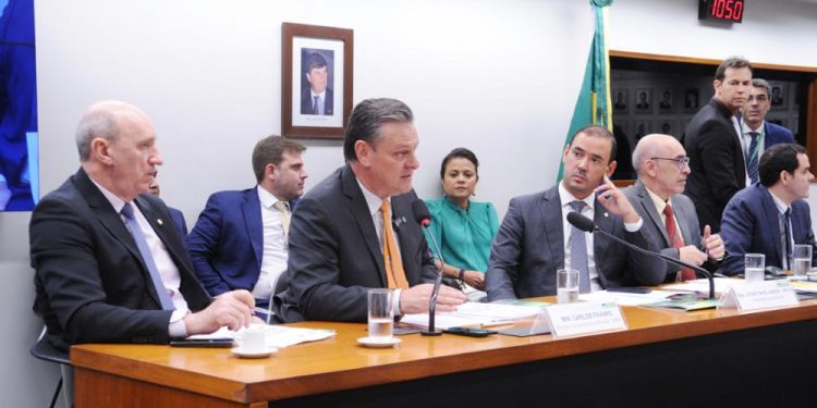 Bancada do agro cobra ações prioritárias ao ministro da agricultura