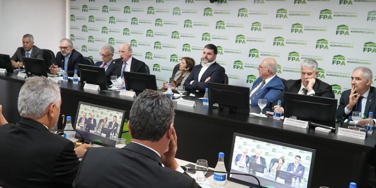 Plano Safra precisa de R$ 20 bilhões equalizados, diz FPA