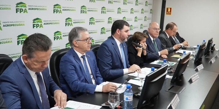 FPA sela marco histórico de articulação pela devolução da “MP do Fim do Mundo” ao Executivo