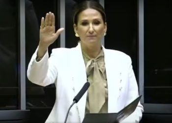 Juliana Kolankiewicz assume cadeira na Câmara e reforça compromisso com a FPA