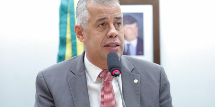 Comissão de Agricultura da Câmara convoca Paulo Pimenta após ausência do ministro em audiência pública