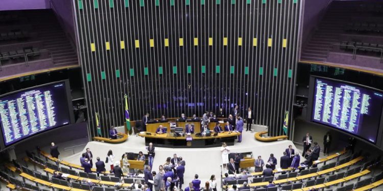 Com pleitos da FPA atendidos como melhorias na cesta básica e benefícios ao cooperativismo, Câmara regulamenta Reforma Tributária