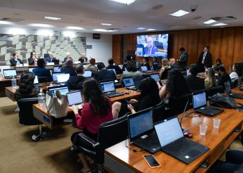 Comissão do Senado discute impacto do cashback e isenção na cesta básica no âmbito da Reforma Tributária