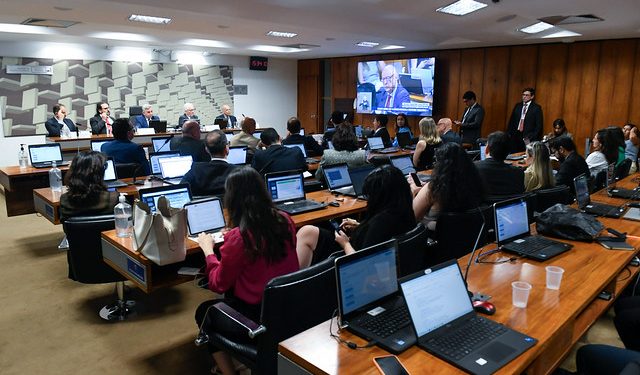 Comissão do Senado discute impacto do cashback e isenção na cesta básica no âmbito da Reforma Tributária