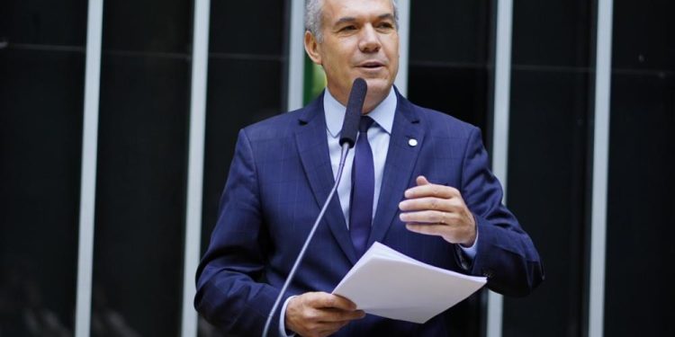 Fraudes de R$ 6,3 bilhões no INSS podem ter atingido aposentados do campo, aponta deputado Zé Silva