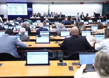 Parlamentares da FPA cobram esclarecimentos de ministro na Comissão de Agricultura