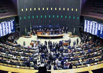 Câmara aprova urgência para derrubar aumento do IOF
