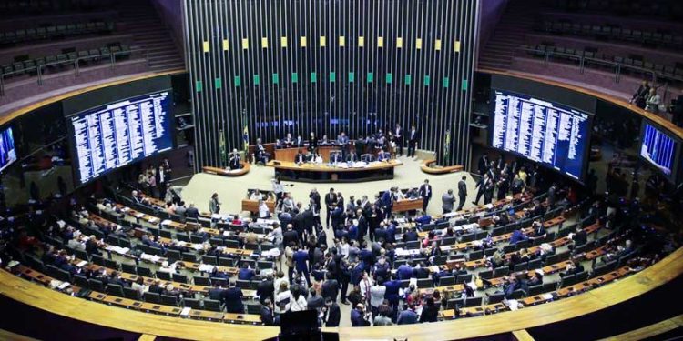Câmara aprova urgência para derrubar aumento do IOF