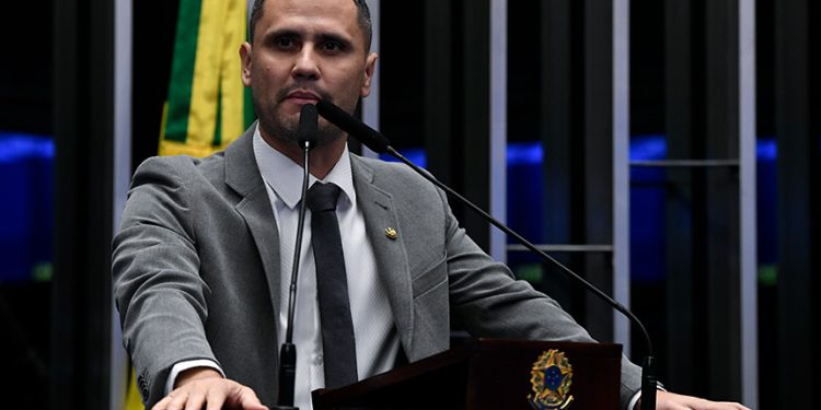 Comissão do Senado aprova projeto de Cleitinho que torna Lei Ambiental mais rígida